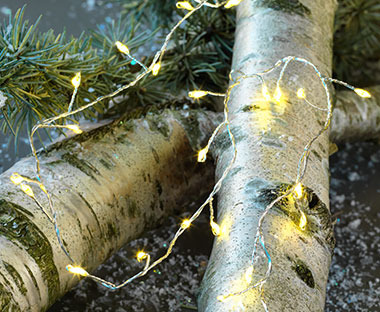 TURKENIT ljusslinga runt ett barrträd 