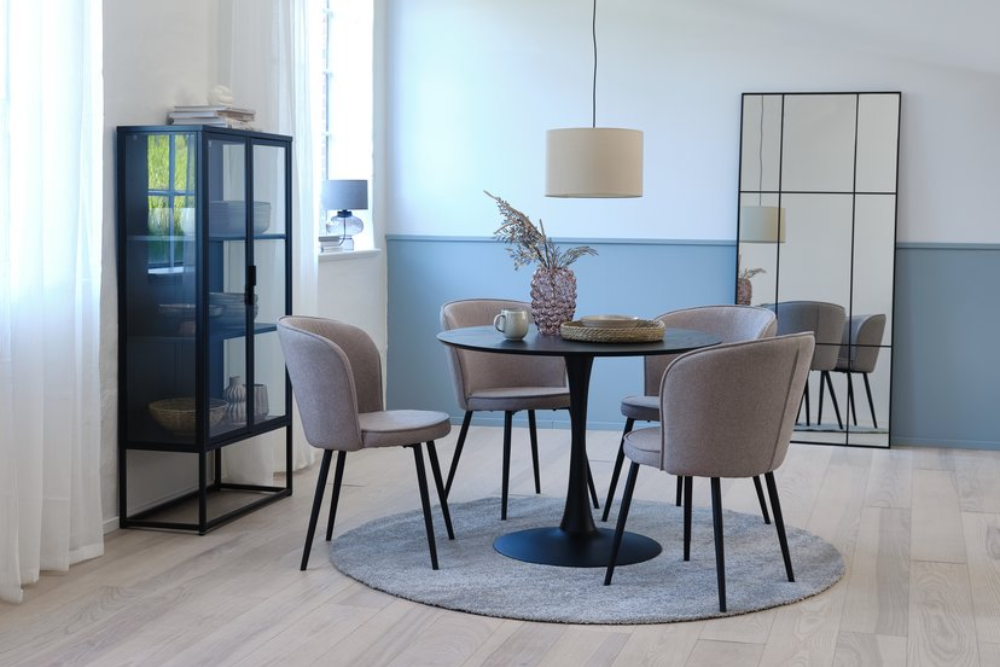 Spara upp till 50% på matbord och matstolar