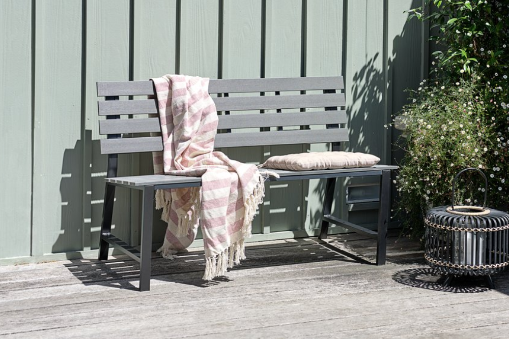 Spara upp till 50% på trädgårdsbänkar