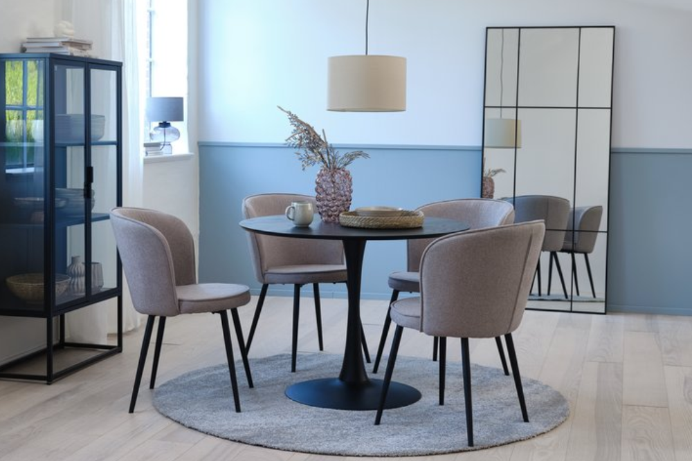 Spara upp till 60% på matbord och matstolar