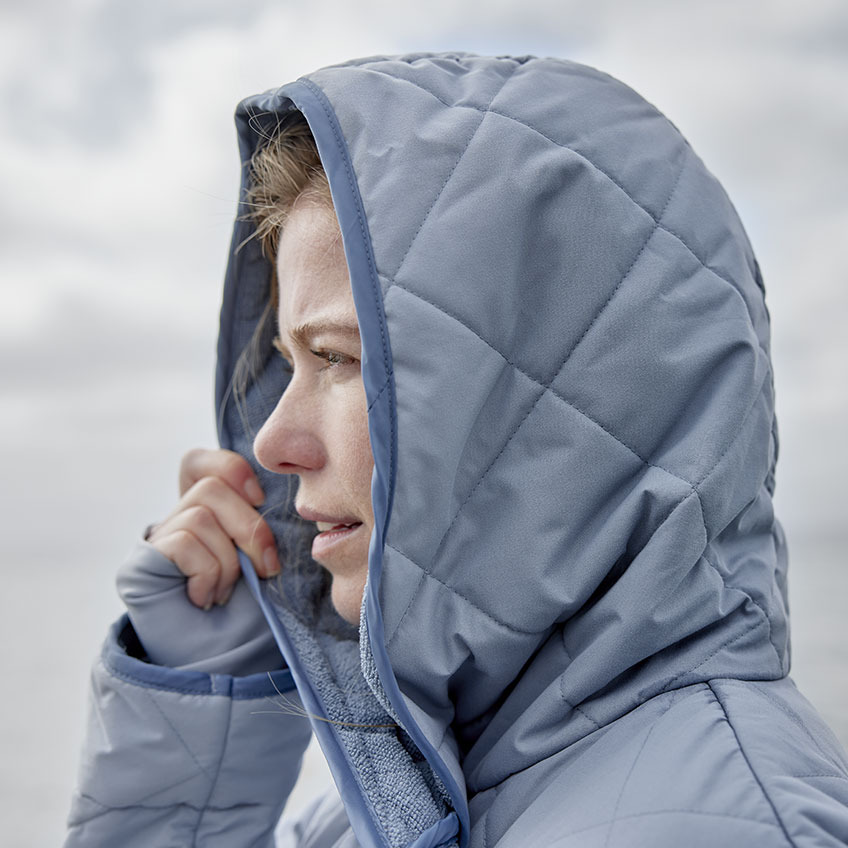 The hooded bathrobe is fastened with velcro 