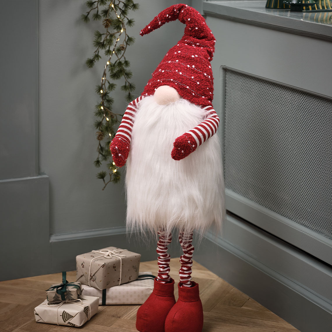NAT jultomte  Lång jultomte med röd hatt och stort skägg