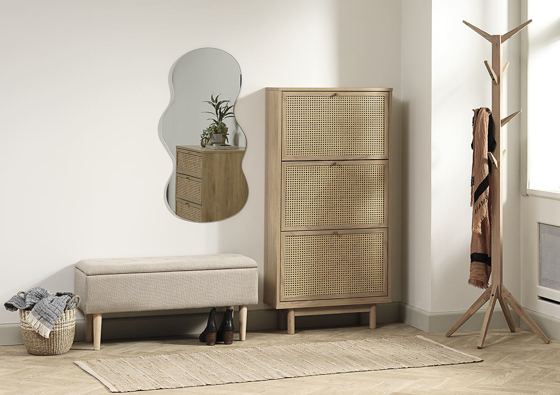 Korridor med hallbänk och skoskåp 