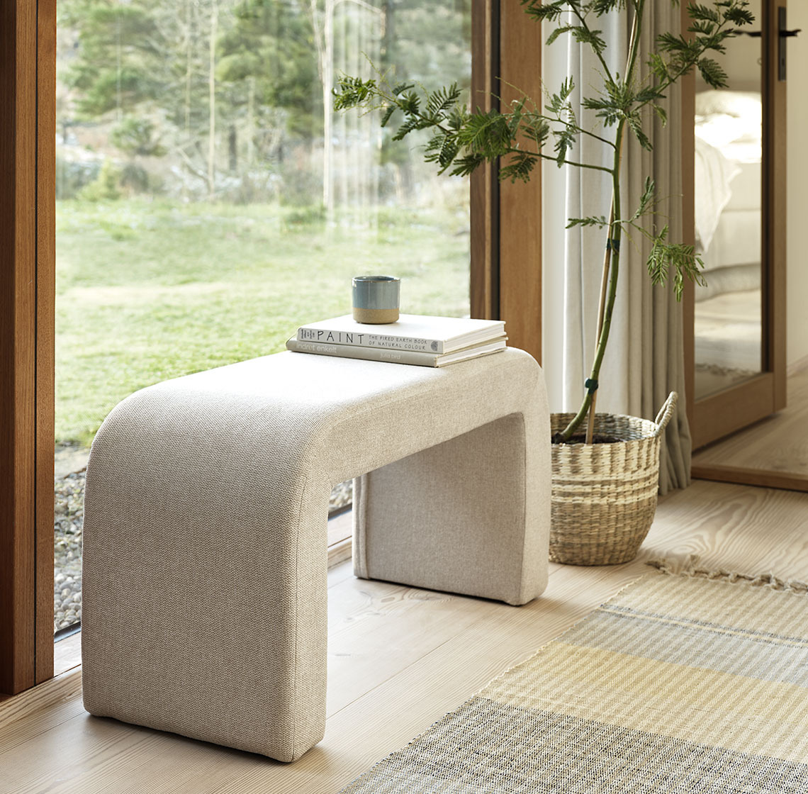 Skulptural bänk i vardagsrummet