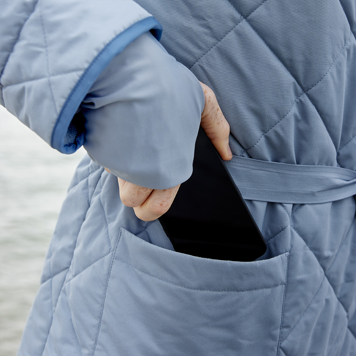 Vintermorgonrock med praktiska, stora fickor både på insidan och utsidan.