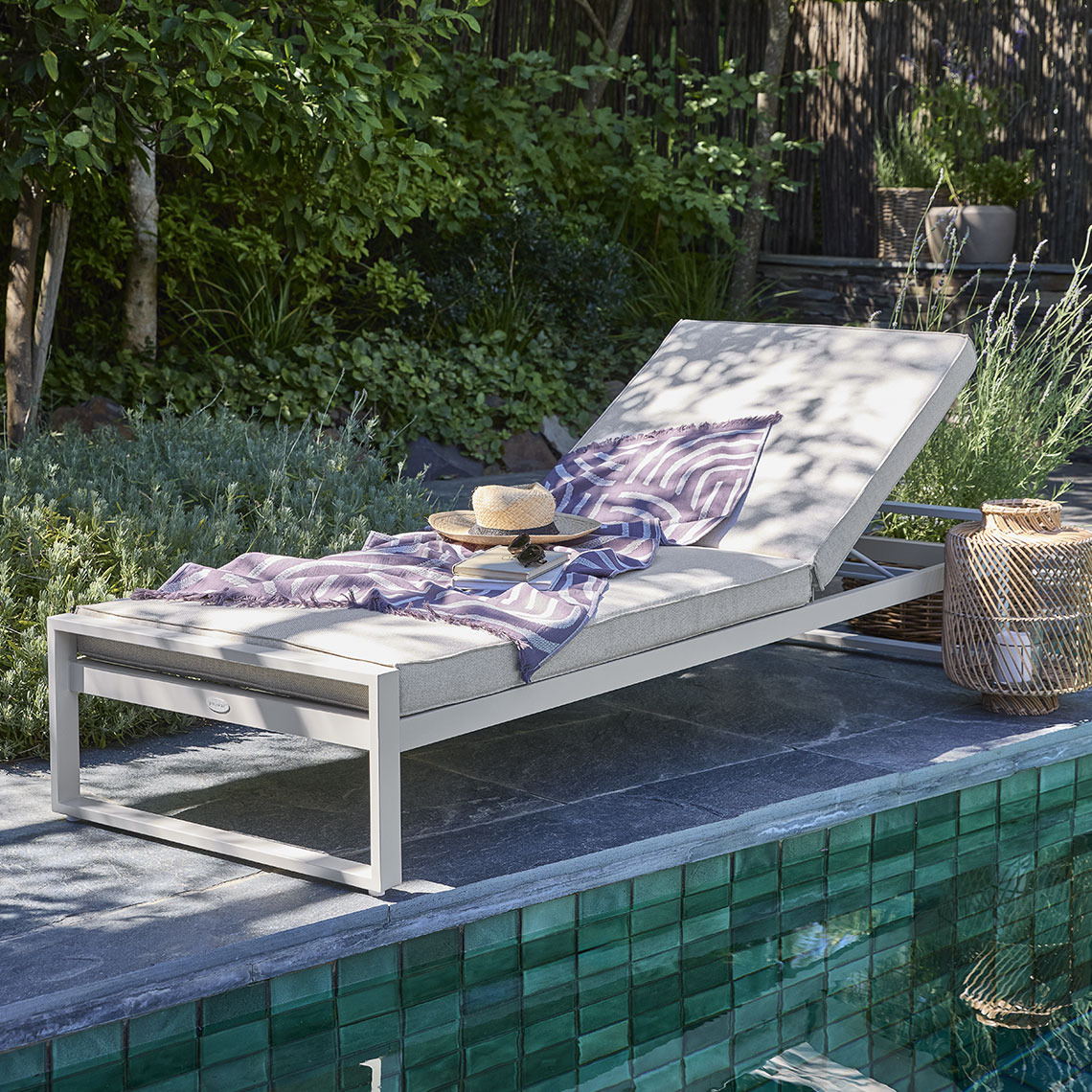 Solstol i snabbtorkande material