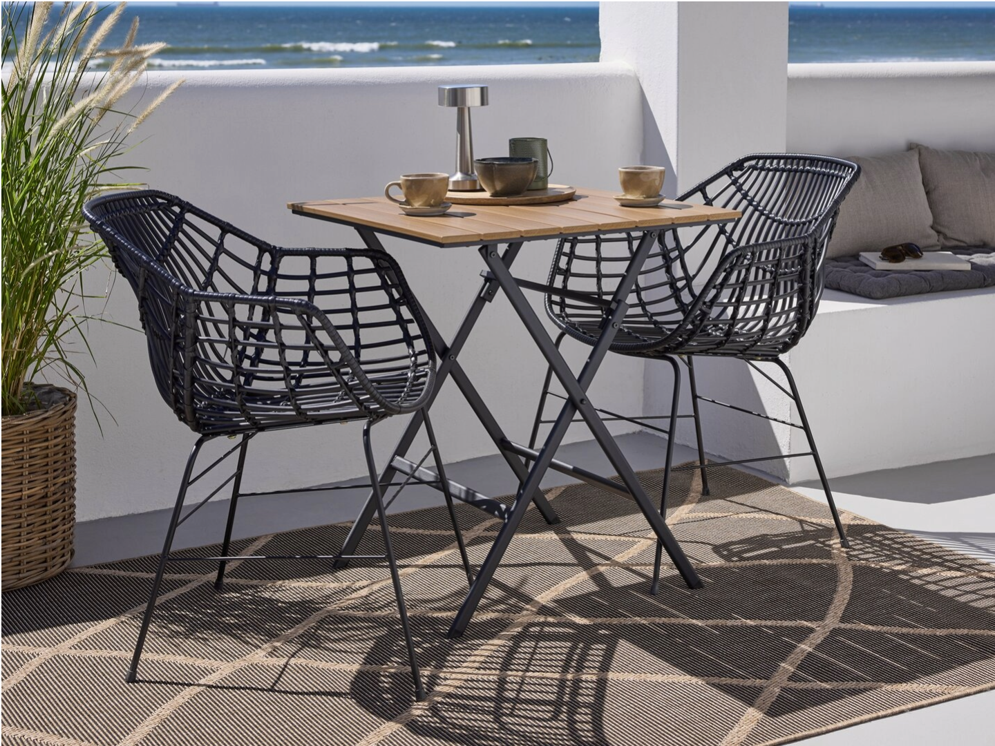 SANDVIKA cafébord och ILDERHUSE trädgårdsstol