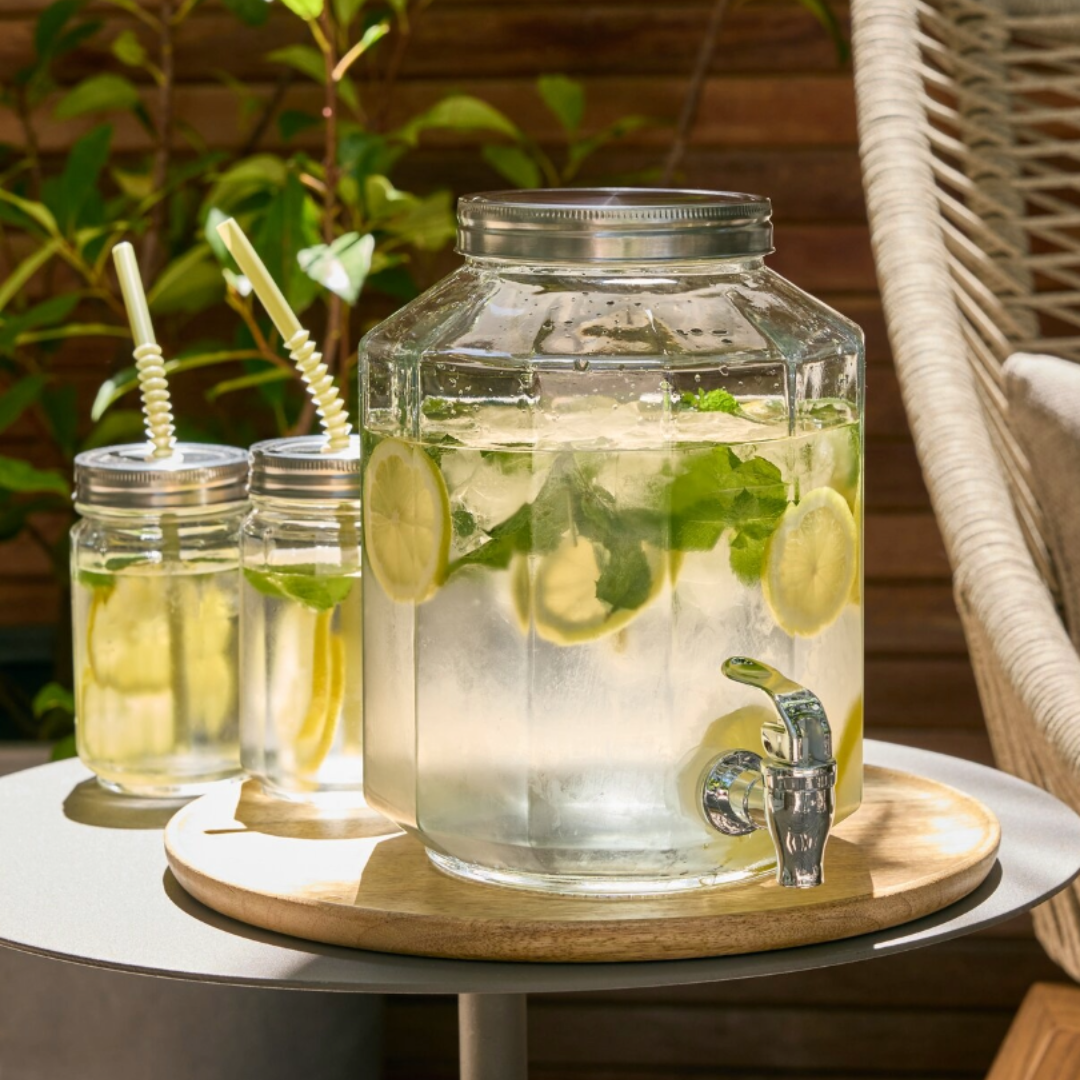 GLASS glas och  VANN behållare