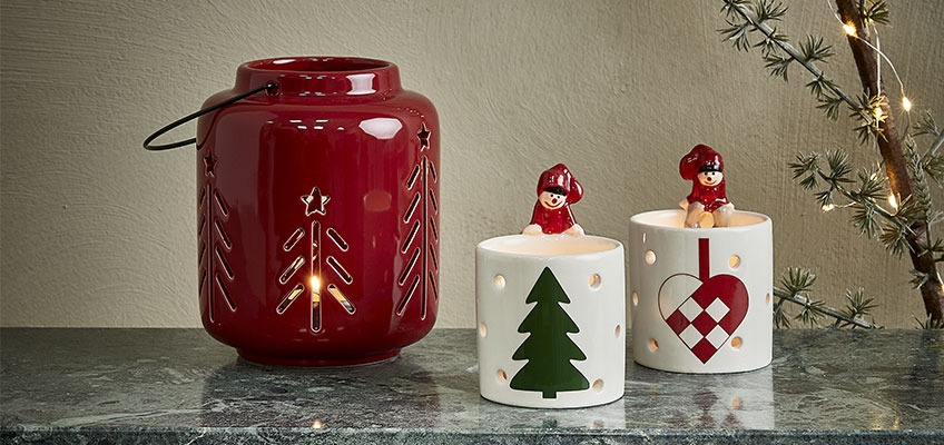 Röd jullykta och värmeljushållare med julmotiv