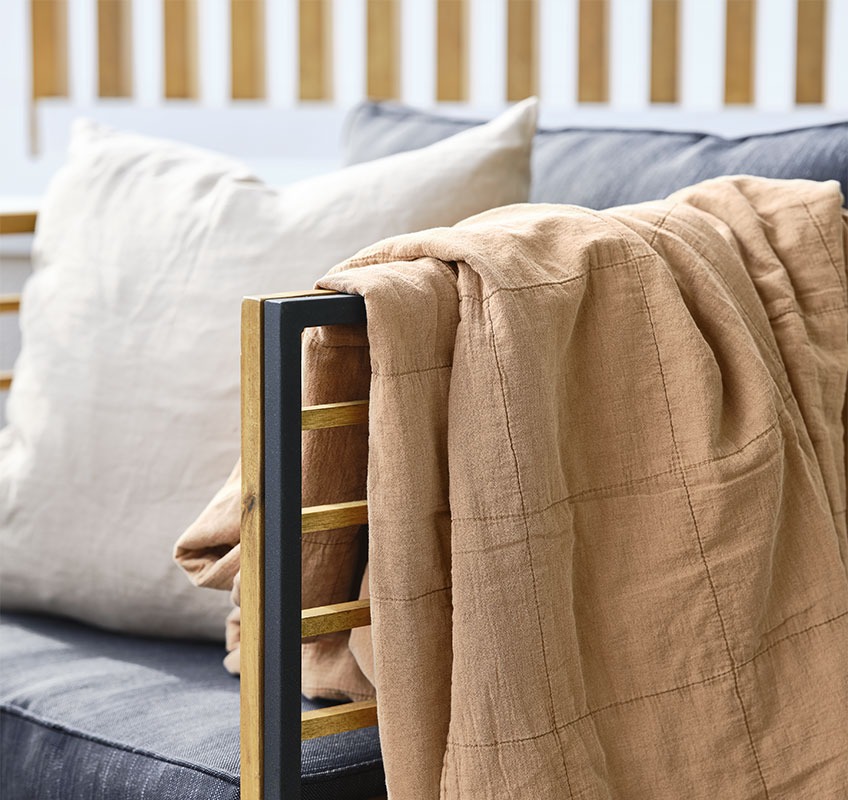VALMUE quiltad filt Fåtölj med orange quiltad filt