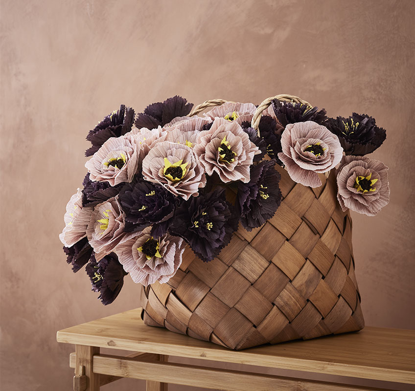 PER konstgjorda pappersblommor och ABEL korg Korg med konstgjorda pappersblommor